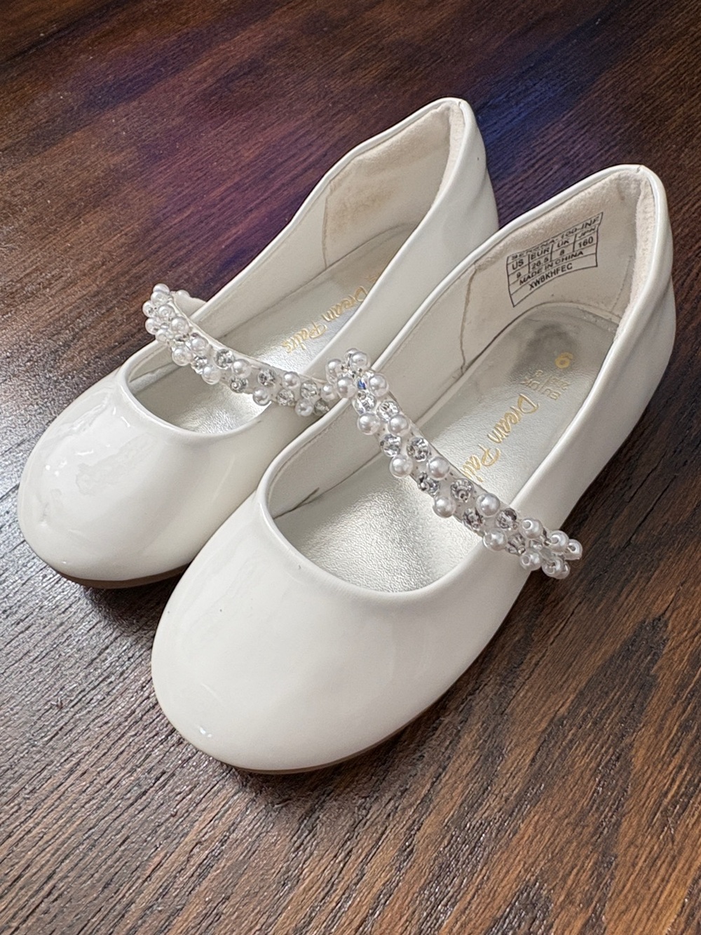 Dream Pairs Girls White Pearl Strap Patent Dress Shoes
